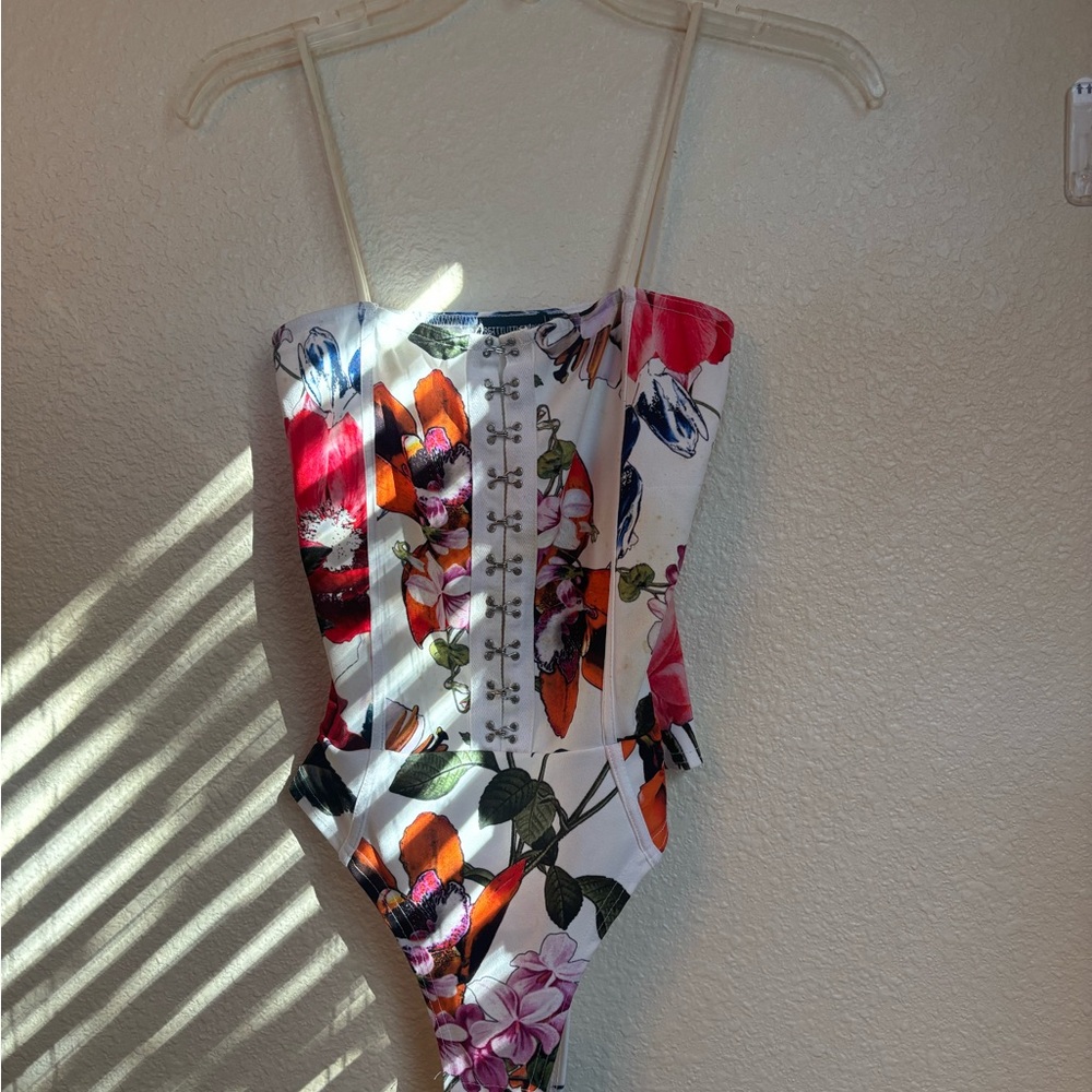 PrettyLittleThing Floral Hook-Front bodysuit